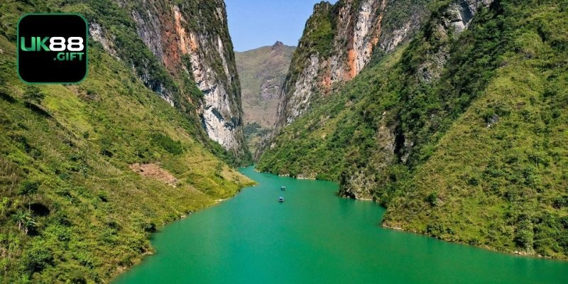 Khi mơ thấy vực sâu các trường hợp trên, hãy đánh con phù hợp