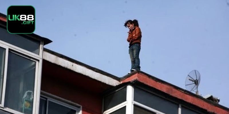 Nằm mơ thấy té lầu mà cảm đau đớn, sợ hãi sẽ là điềm dữ